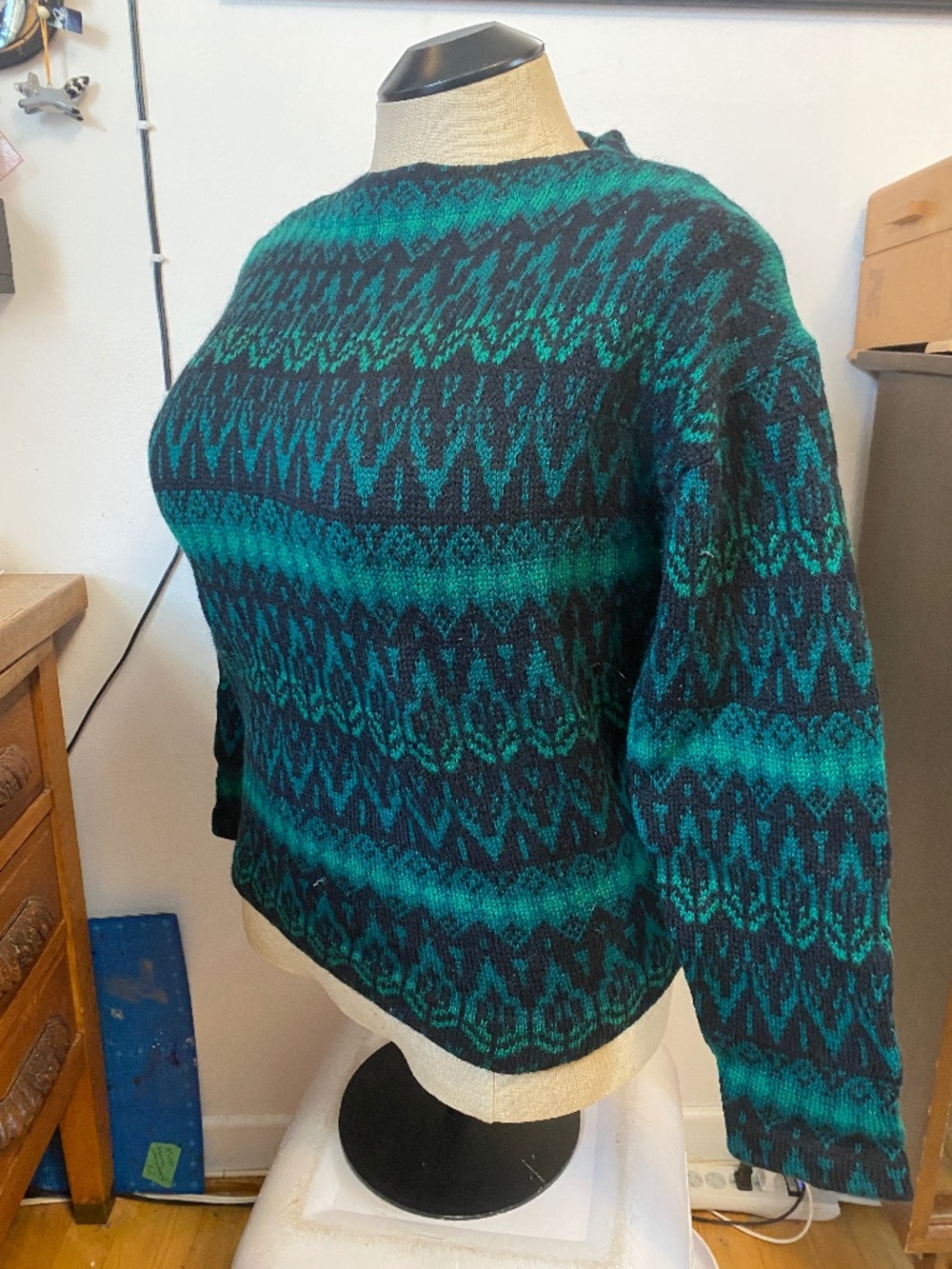 Vintage Iceland Scandinavian Wool Sweater – Black & Green Nordic Pattern – Made